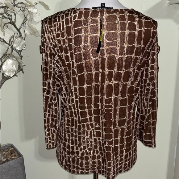 Elegant Brown Patterned Women's Blouse - Picture 5 of 5
